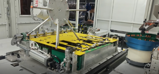 Últimos blogs de la empresa sobre Inserción automática de clips para paneles de puertas de automóviles